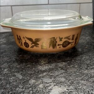 Vintage Pyrex Early American Glass Casserole Dish with Lid 22ct gold ex cond